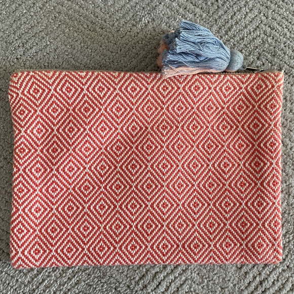 Woven pink and white clutch - Picture 2 of 3